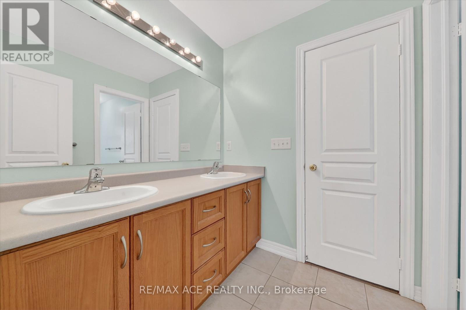 13 Gentry Way, Brampton (Bram East), Ontario  L6P 3N6 - Photo 35 - W12768706