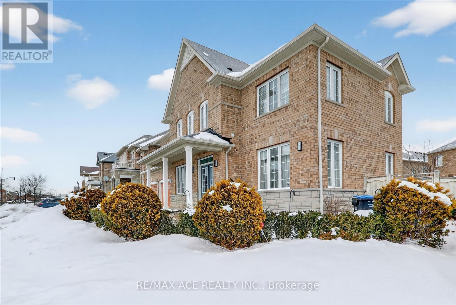 13 Gentry Way, Brampton (Bram East), Ontario  L6P 3N6 - Photo 4 - W12768706