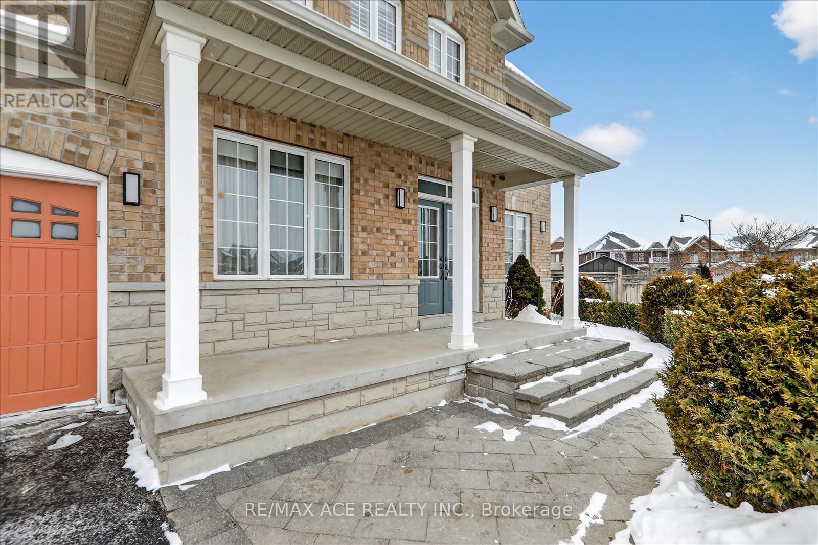 13 Gentry Way, Brampton (Bram East), Ontario  L6P 3N6 - Photo 5 - W12768706
