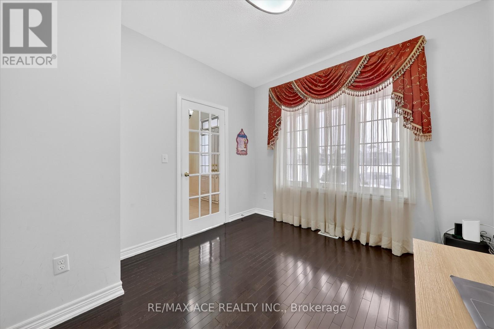 13 Gentry Way, Brampton (Bram East), Ontario  L6P 3N6 - Photo 8 - W12768706