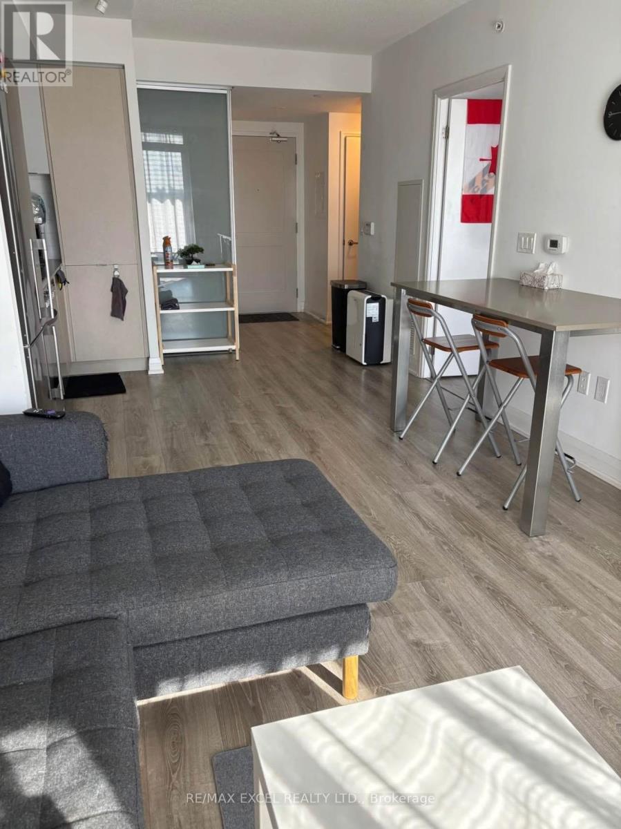 10 Gibbs Road, Toronto, Ontario  M9B 6L6 - Photo 2 - W12768716