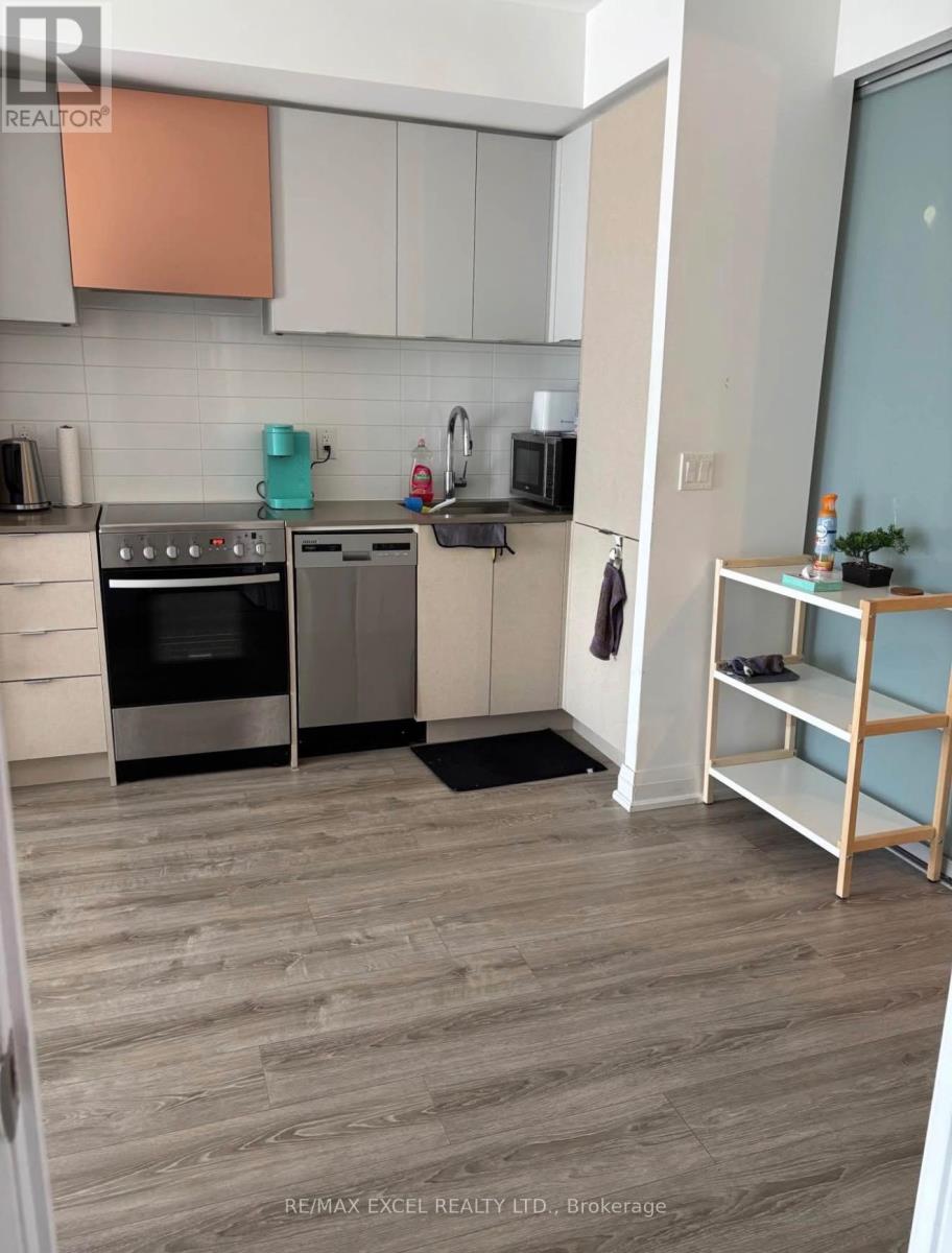 10 Gibbs Road, Toronto, Ontario  M9B 6L6 - Photo 3 - W12768716