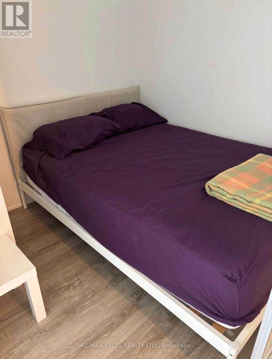 10 Gibbs Road, Toronto, Ontario  M9B 6L6 - Photo 4 - W12768716