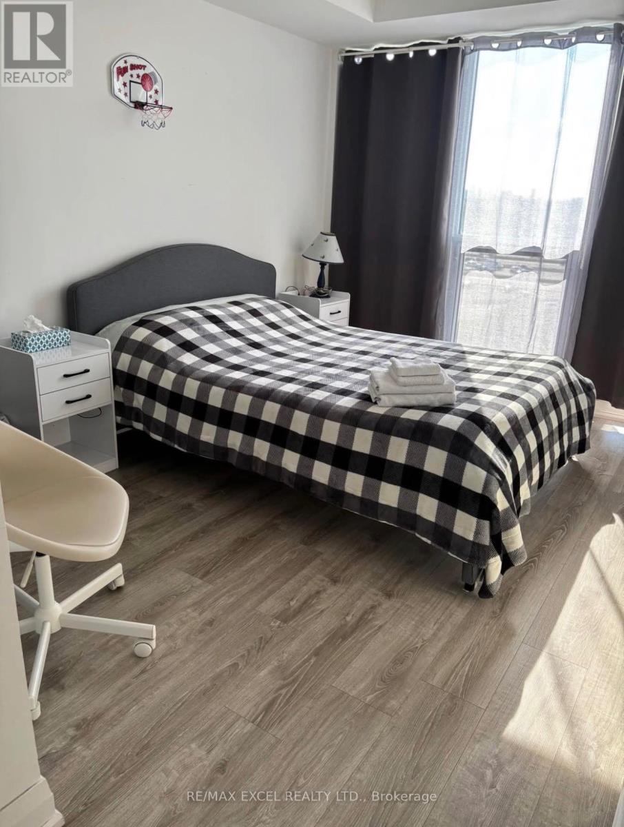 10 Gibbs Road, Toronto, Ontario  M9B 6L6 - Photo 5 - W12768716