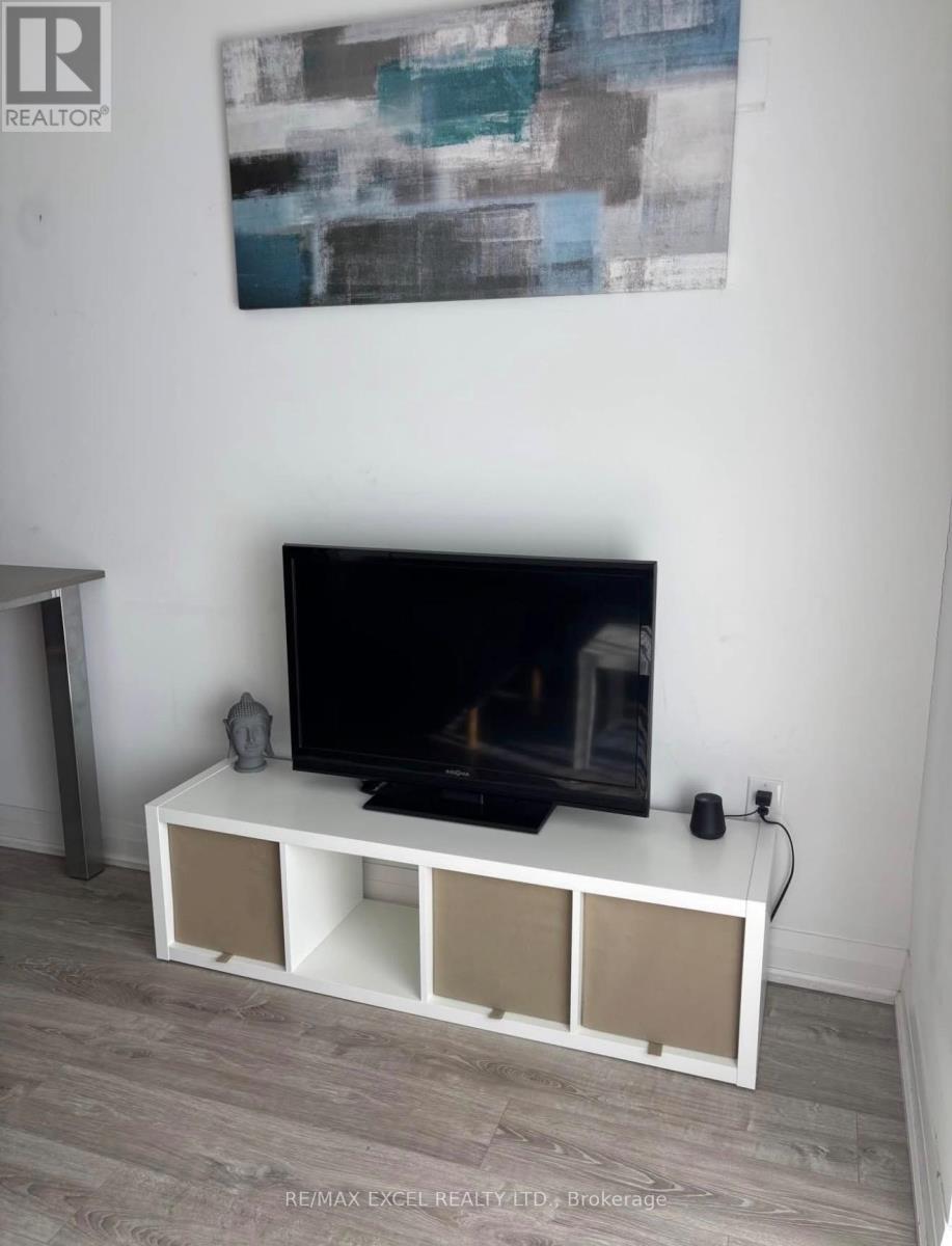 10 Gibbs Road, Toronto, Ontario  M9B 6L6 - Photo 6 - W12768716