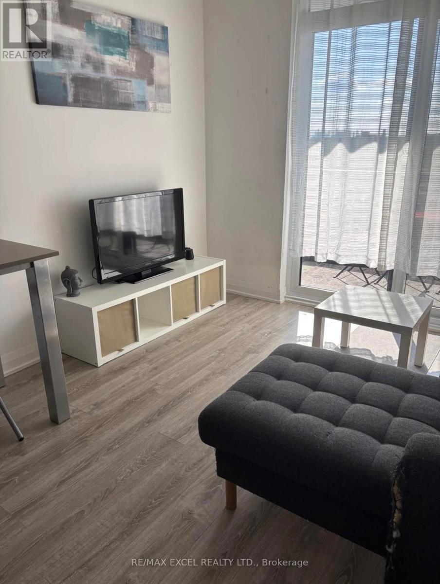 10 Gibbs Road, Toronto, Ontario  M9B 6L6 - Photo 7 - W12768716