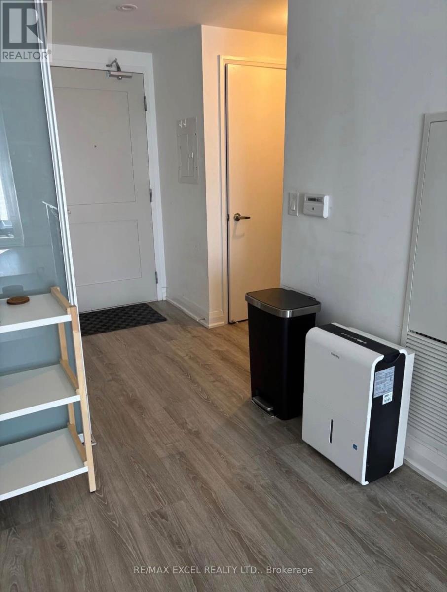 10 Gibbs Road, Toronto, Ontario  M9B 6L6 - Photo 8 - W12768716