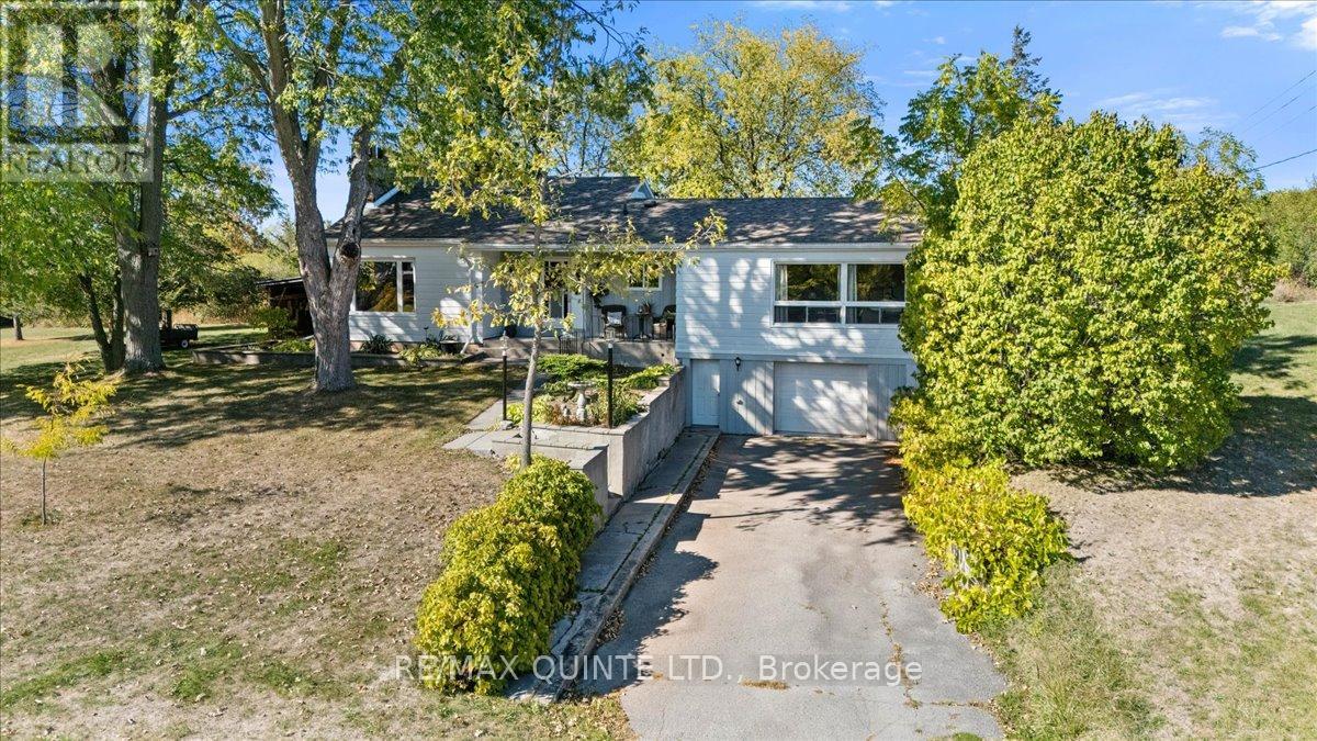 404 Bridge Street W, Belleville (Belleville Ward), Ontario  K8N 4Z2 - Photo 2 - X12768740