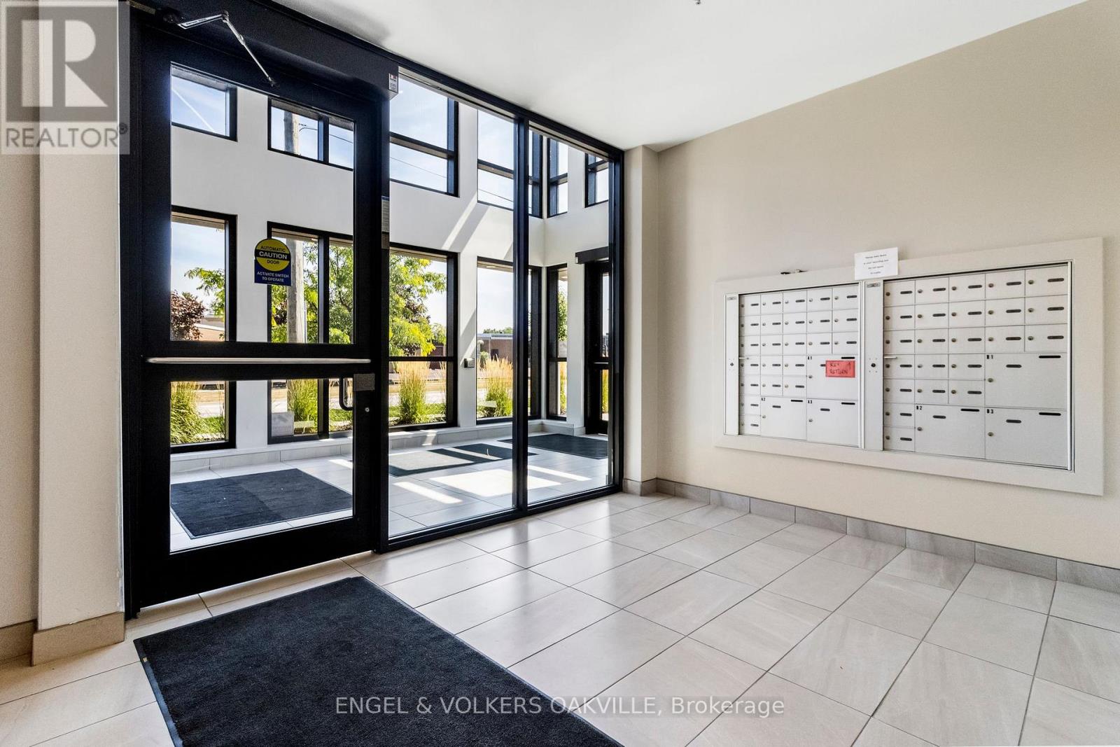 301 - 212 Lakeport Road, St. Catharines, Ontario  L2N 0B4 - Photo 2 - X12768738