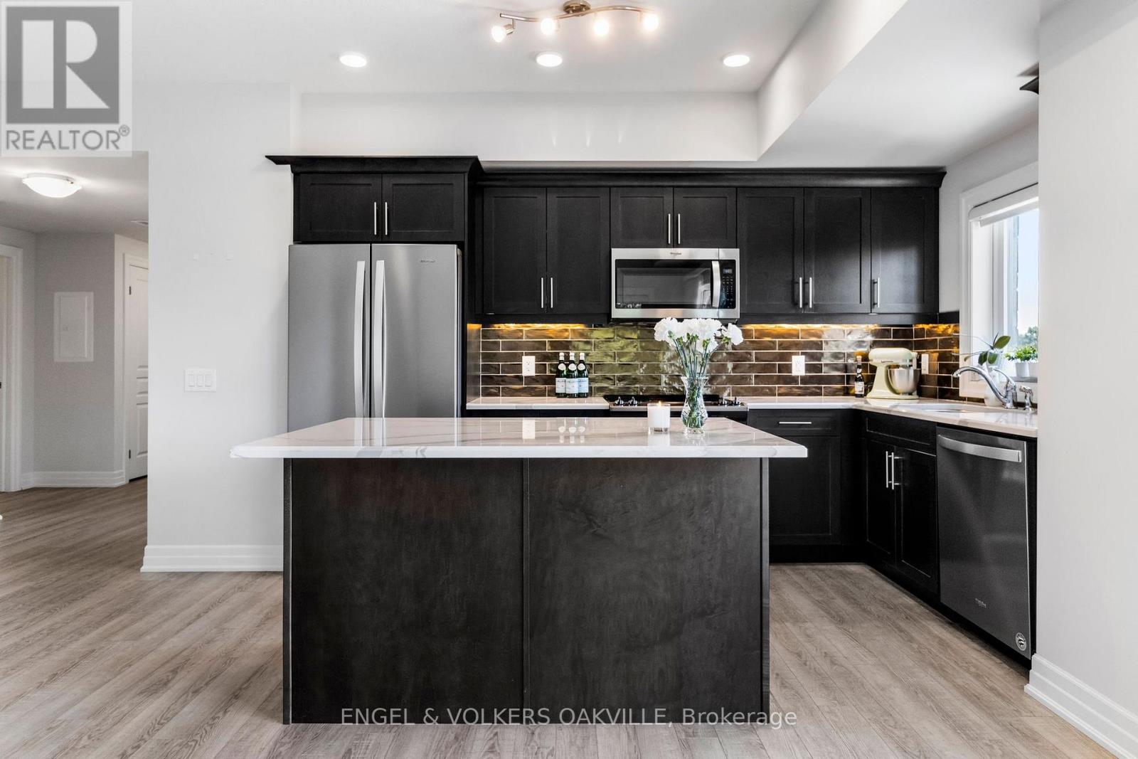 301 - 212 Lakeport Road, St. Catharines, Ontario  L2N 0B4 - Photo 8 - X12768738