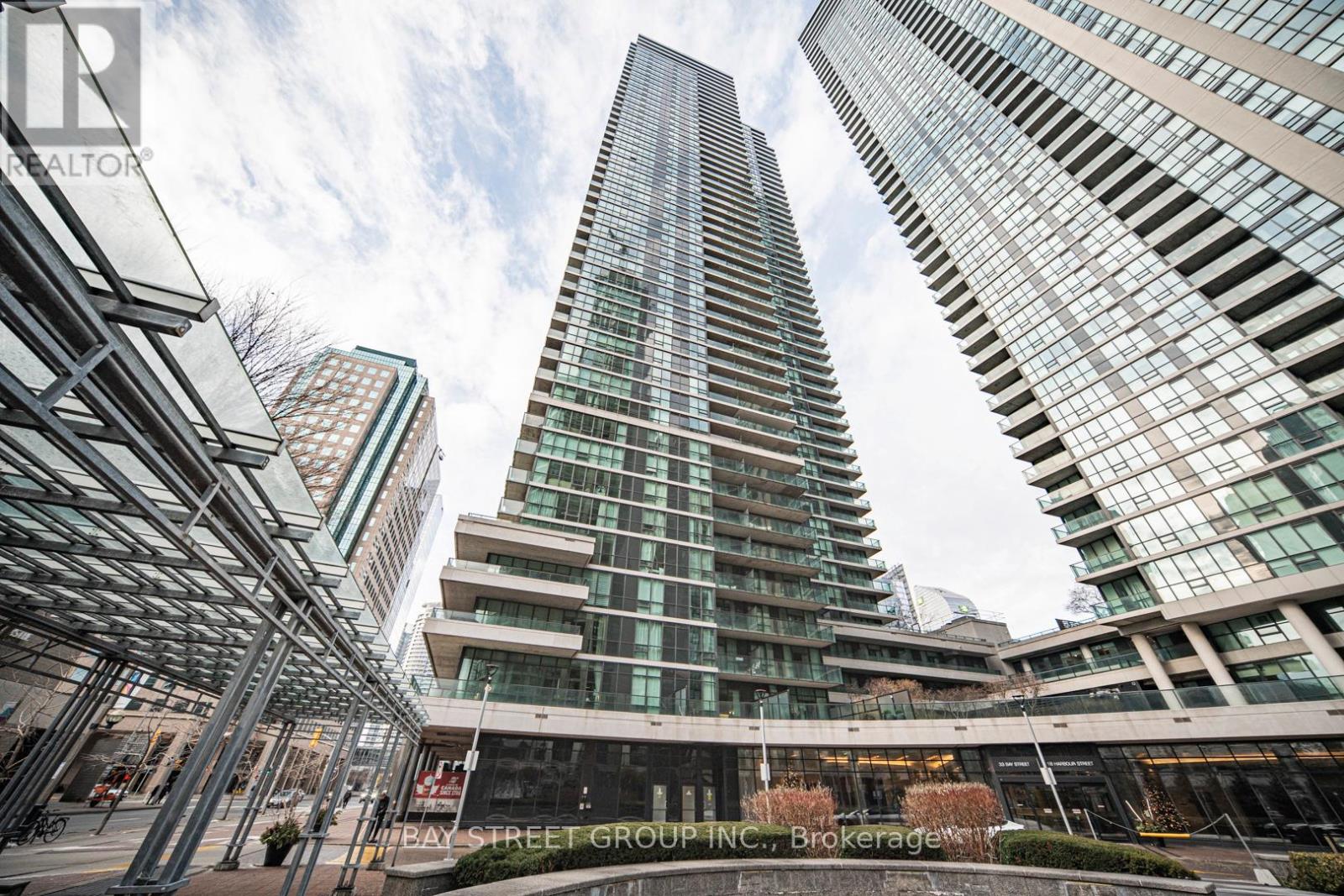 2704 - 33 Bay Street, Toronto (Waterfront Communities), Ontario  M5J 2Z3 - Photo 2 - C12768734
