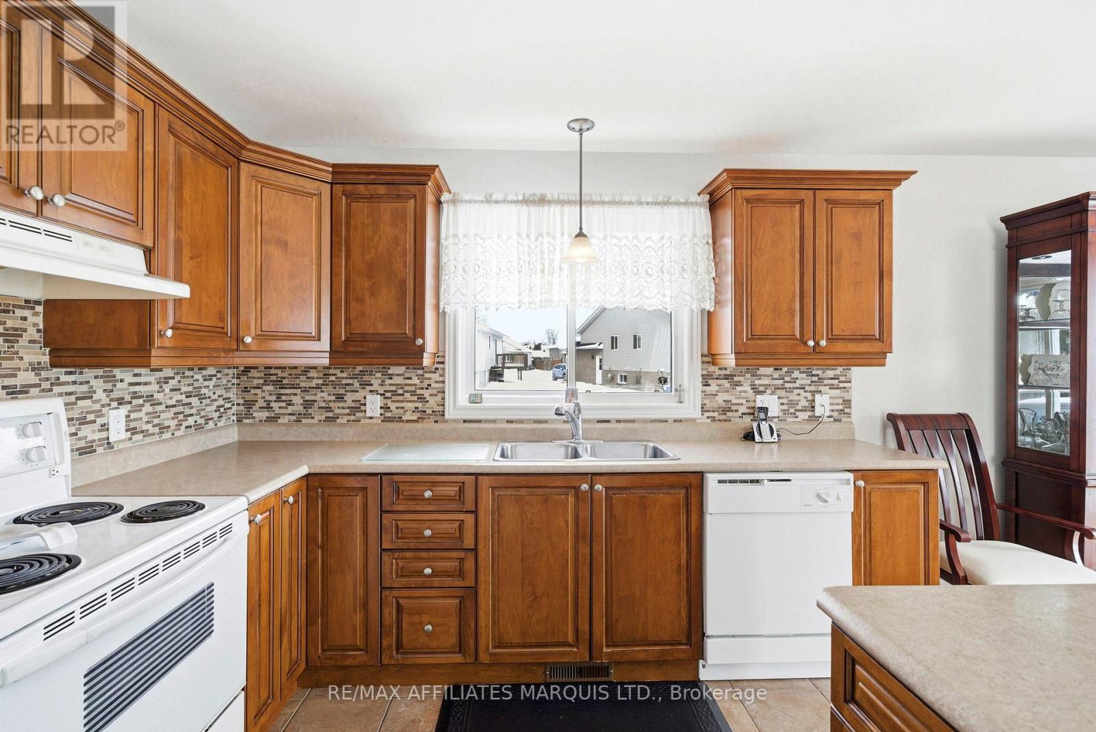 302 Emma Avenue, Cornwall, Ontario  K6J 0A2 - Photo 13 - X12768742