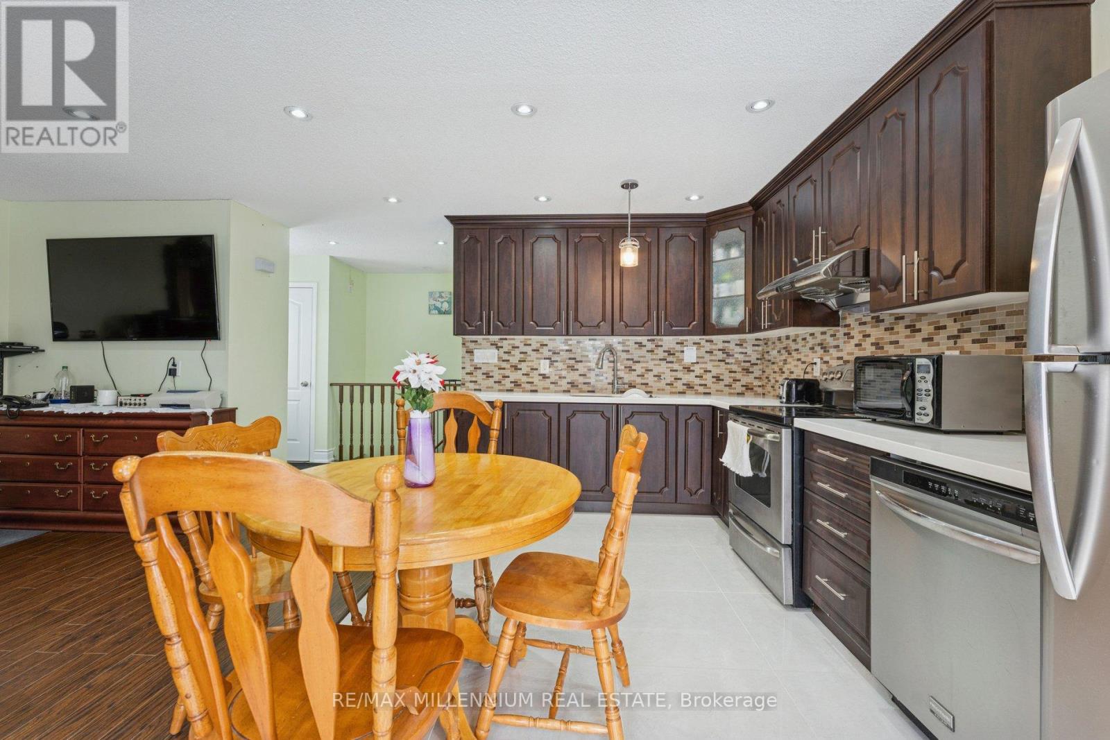 17 Haley Court, Brampton, Ontario  L6S 1N6 - Photo 12 - W12763958