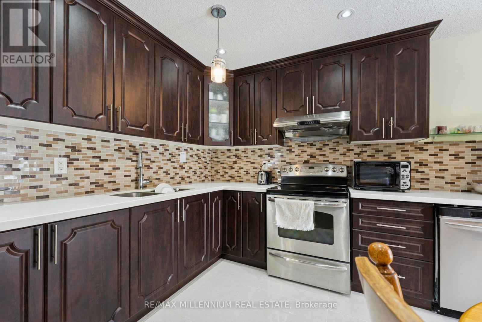 17 Haley Court, Brampton, Ontario  L6S 1N6 - Photo 13 - W12763958