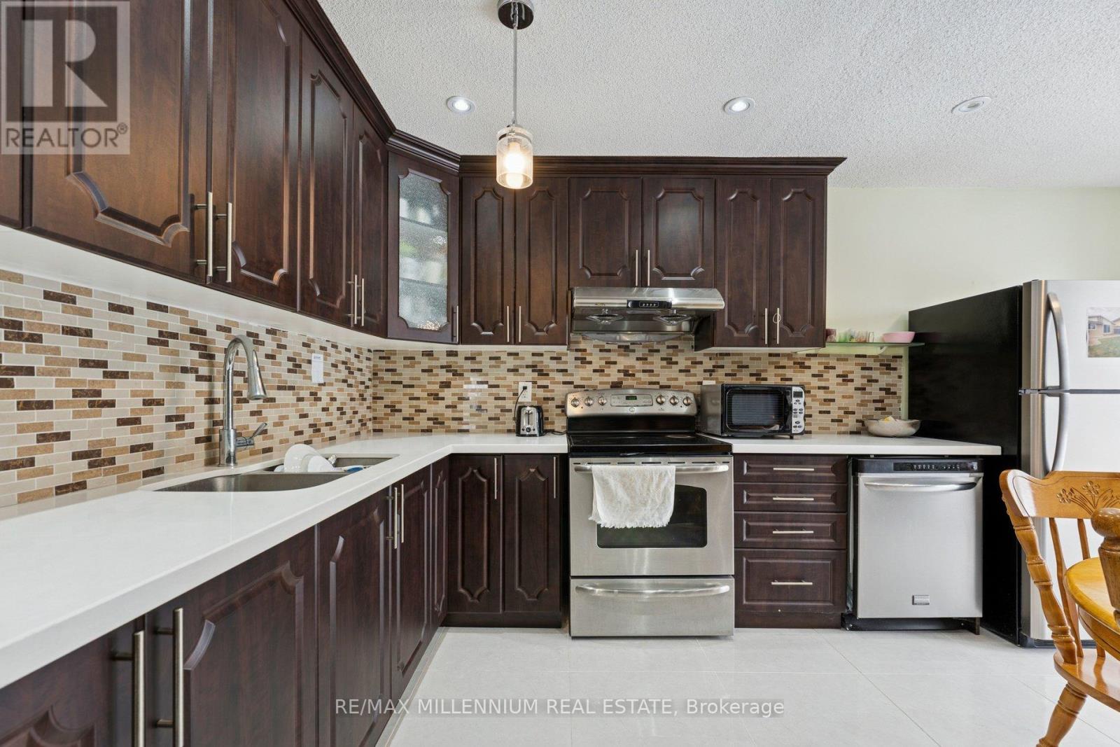 17 Haley Court, Brampton, Ontario  L6S 1N6 - Photo 14 - W12763958