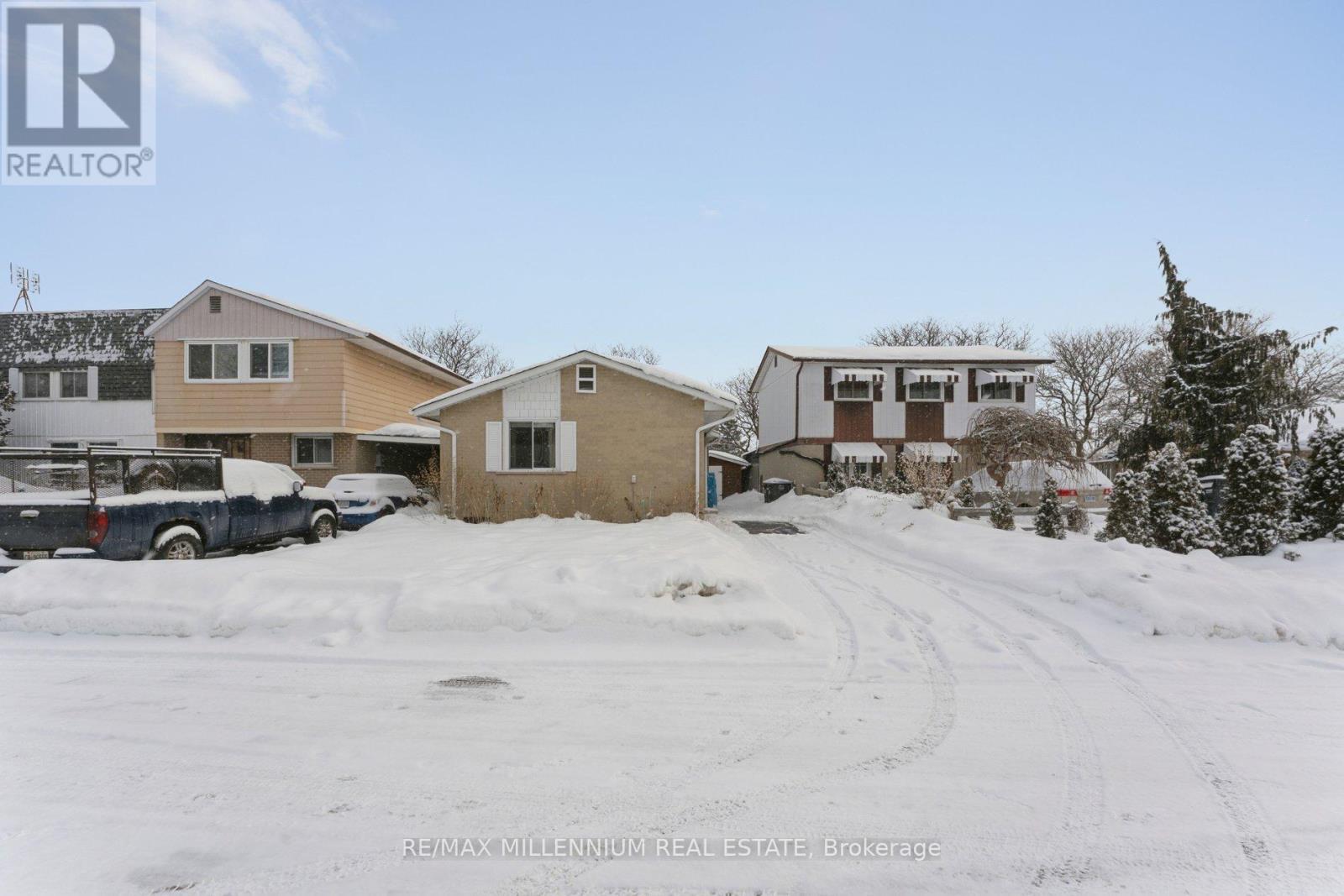 17 Haley Court, Brampton, Ontario  L6S 1N6 - Photo 2 - W12763958