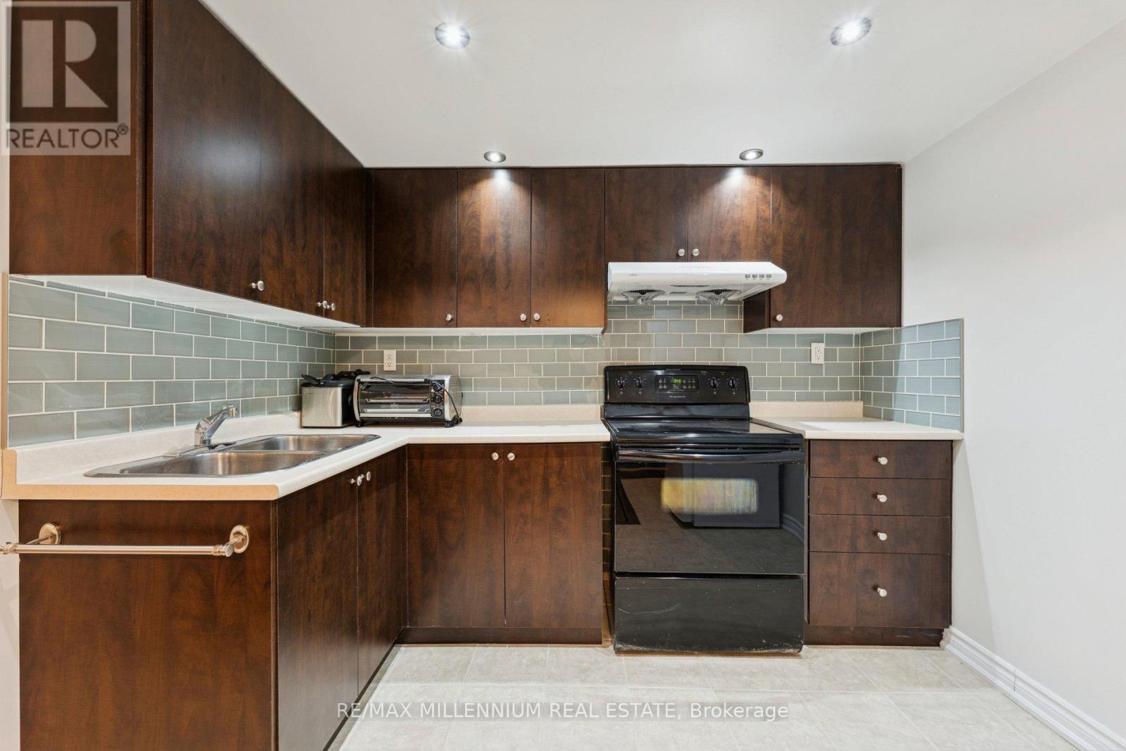 17 Haley Court, Brampton, Ontario  L6S 1N6 - Photo 33 - W12763958