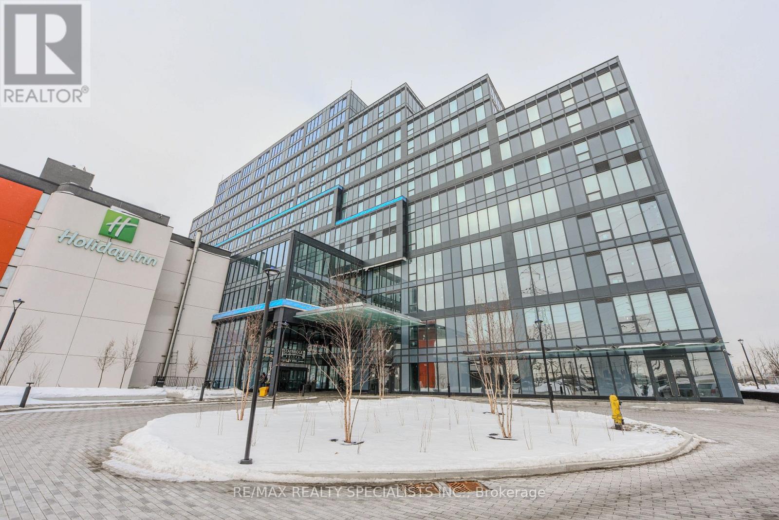 425 - 600 DIXON ROAD W, Toronto, Ontario
