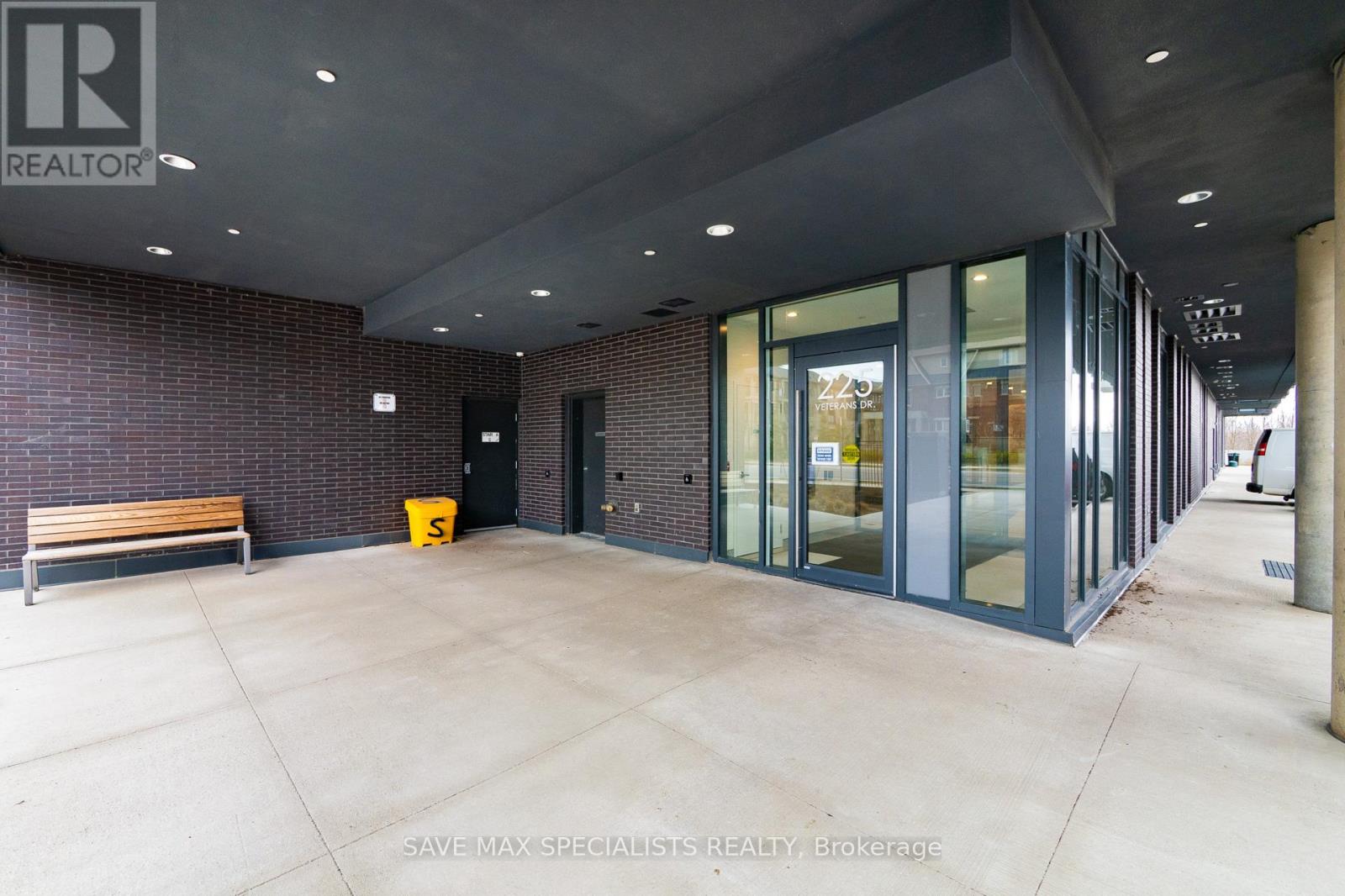 901 - 225 Veterans Drive, Brampton, Ontario  L7A 5L7 - Photo 4 - W12768746