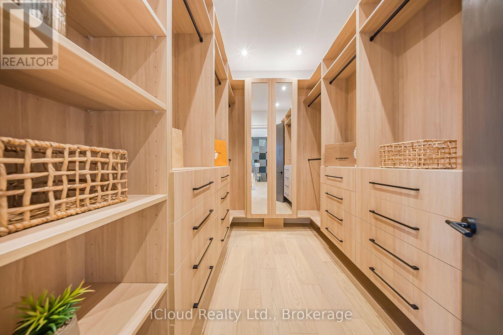 1374 Tansley Drive, Oakville, Ontario  L6L 2N4 - Photo 13 - W12768750