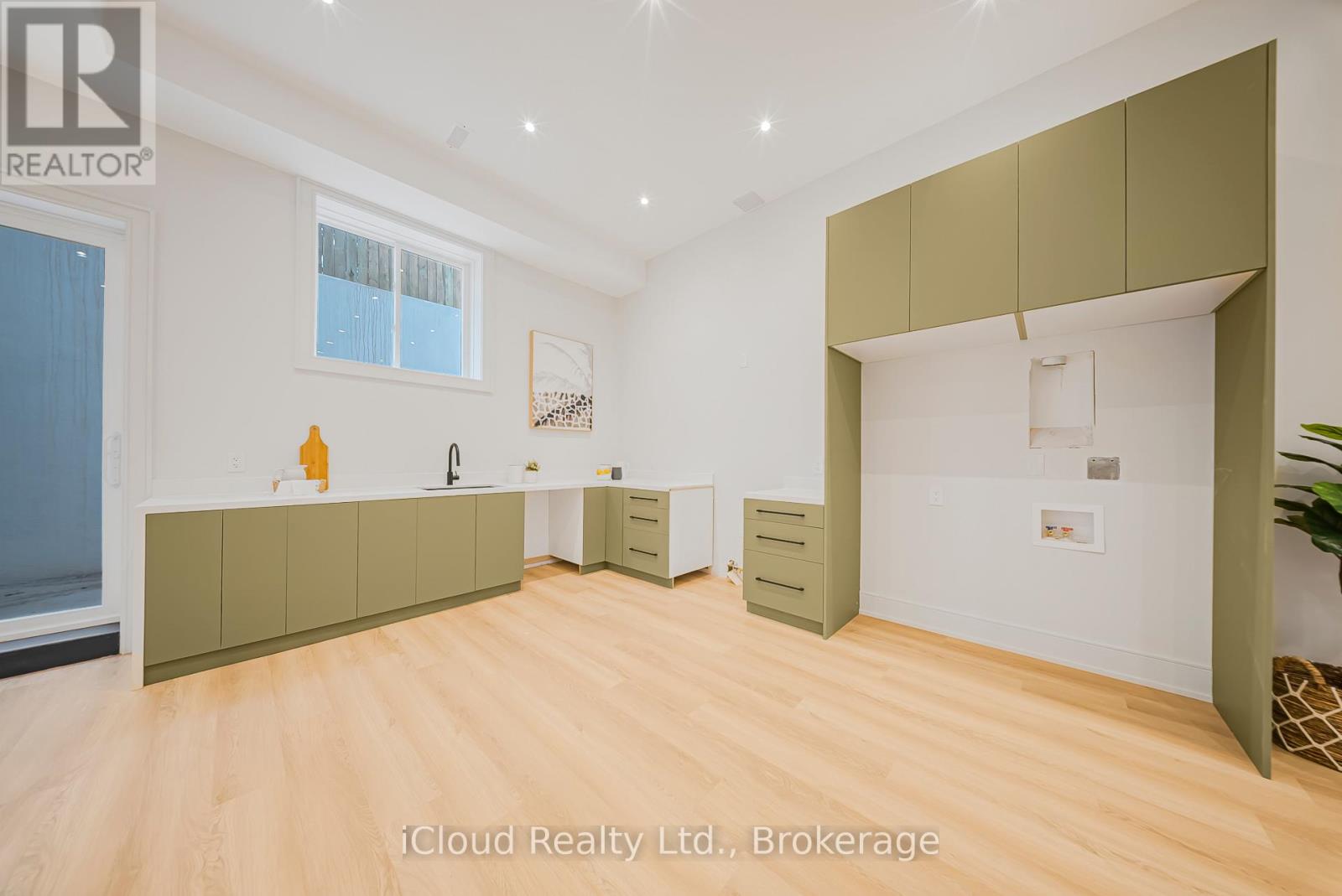 1374 Tansley Drive, Oakville, Ontario  L6L 2N4 - Photo 28 - W12768750