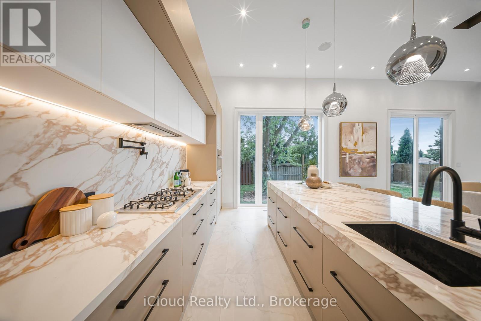 1374 Tansley Drive, Oakville, Ontario  L6L 2N4 - Photo 38 - W12768750