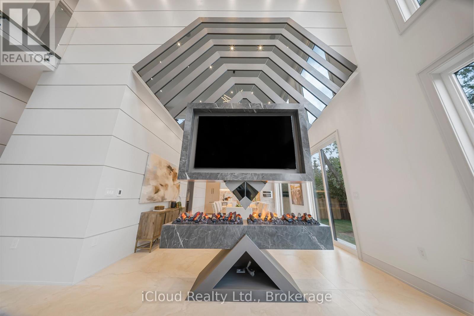 1374 Tansley Drive, Oakville, Ontario  L6L 2N4 - Photo 4 - W12768750