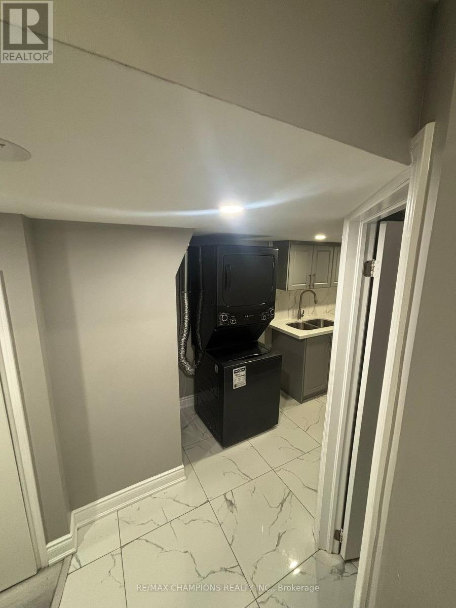 23 Sleightholme Crescent, Brampton (Bram East), Ontario  L6P 3E9 - Photo 5 - W12768752