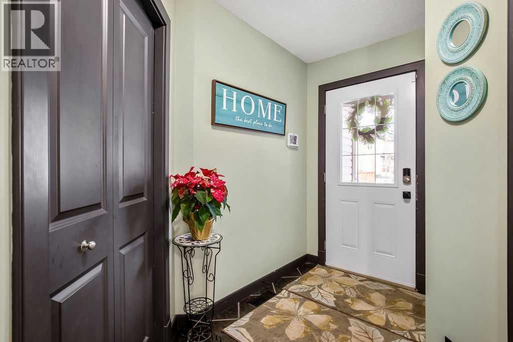 6 Westmount Circle, Okotoks, Alberta  T1S 0B4 - Photo 3 - A2282179