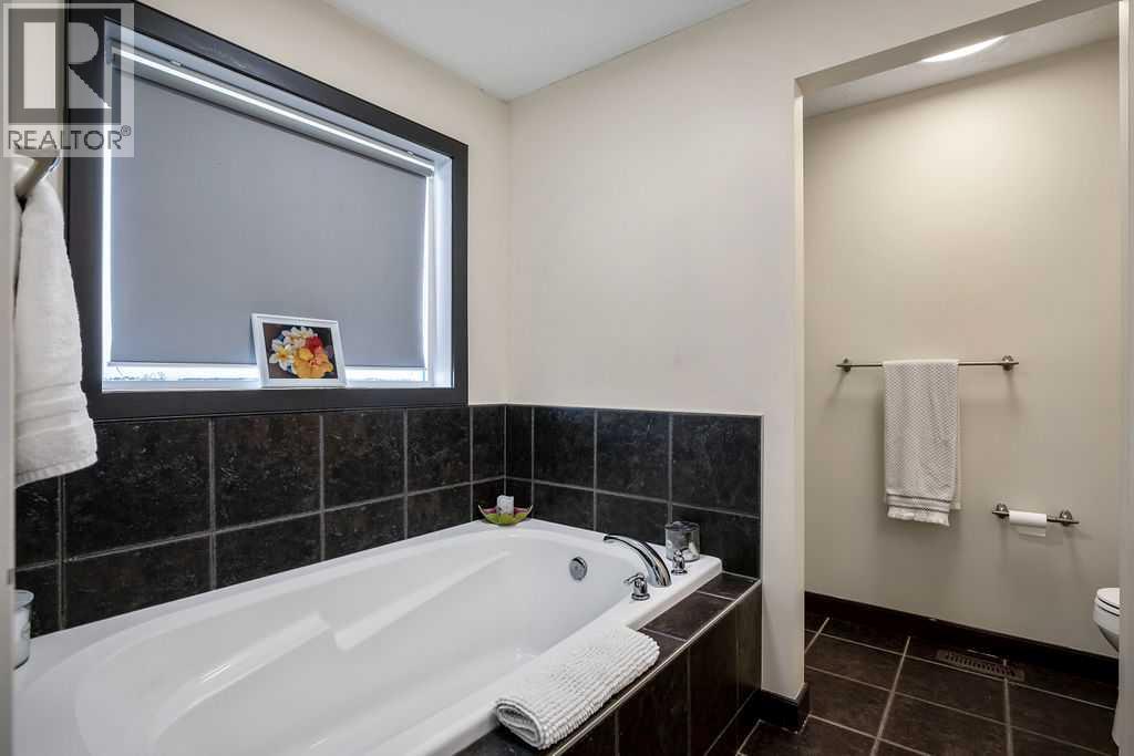 6 Westmount Circle, Okotoks, Alberta  T1S 0B4 - Photo 32 - A2282179