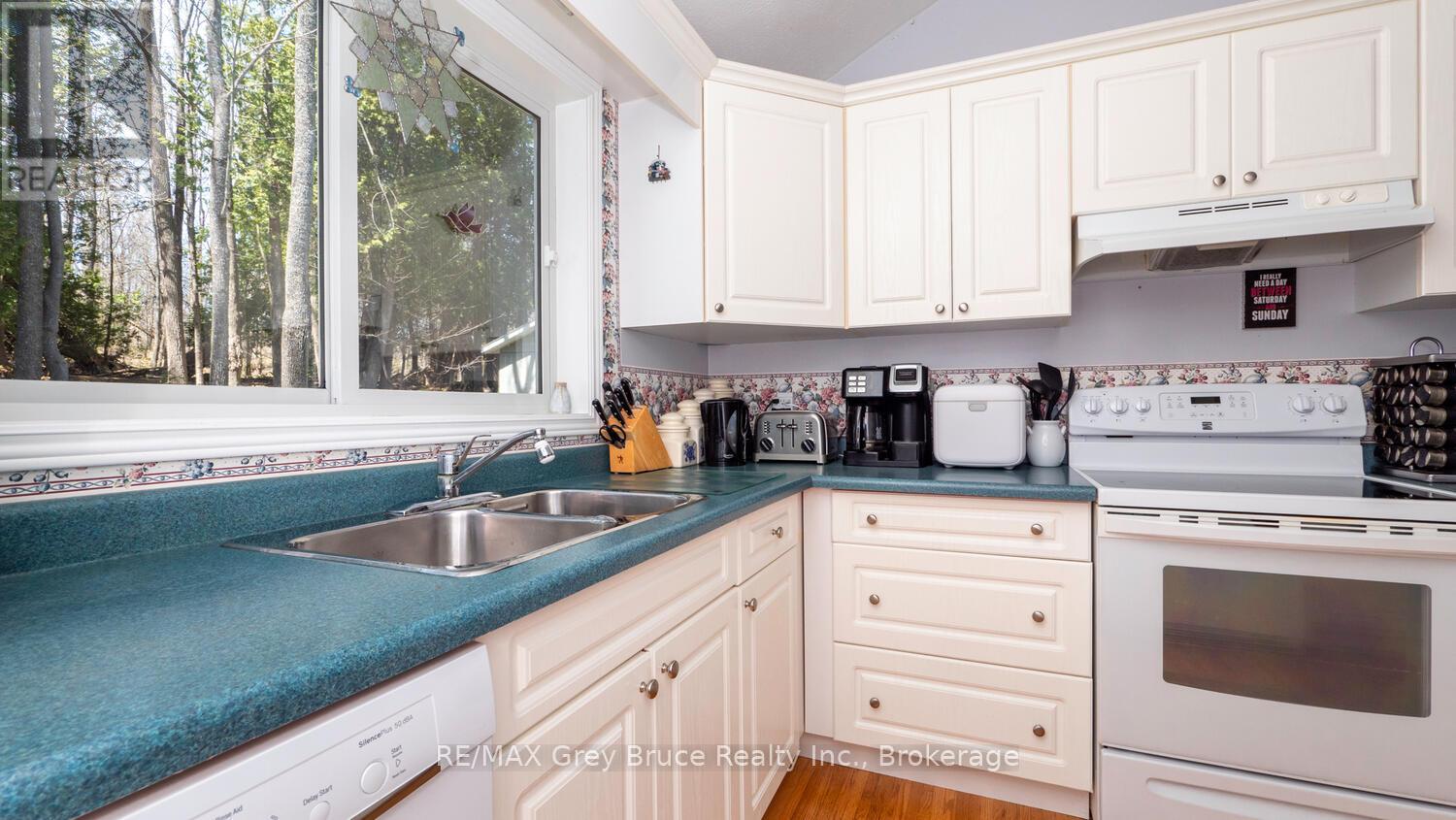 172 Bruce Road 9, South Bruce Peninsula, Ontario  N0H 2T0 - Photo 16 - X12768808