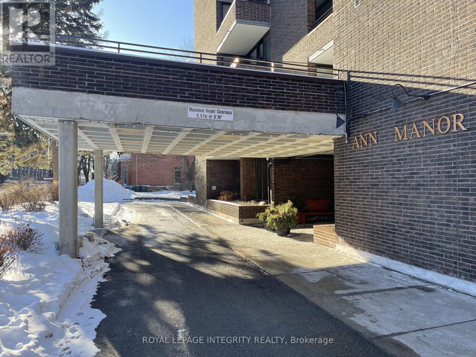 1006 - 71 Somerset Street W, Ottawa, Ontario  K2P 2G2 - Photo 2 - X12768844