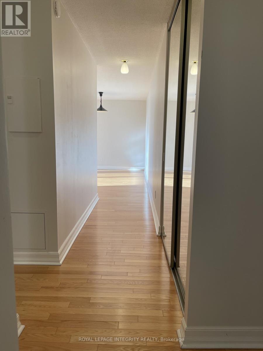 1006 - 71 Somerset Street W, Ottawa, Ontario  K2P 2G2 - Photo 8 - X12768844