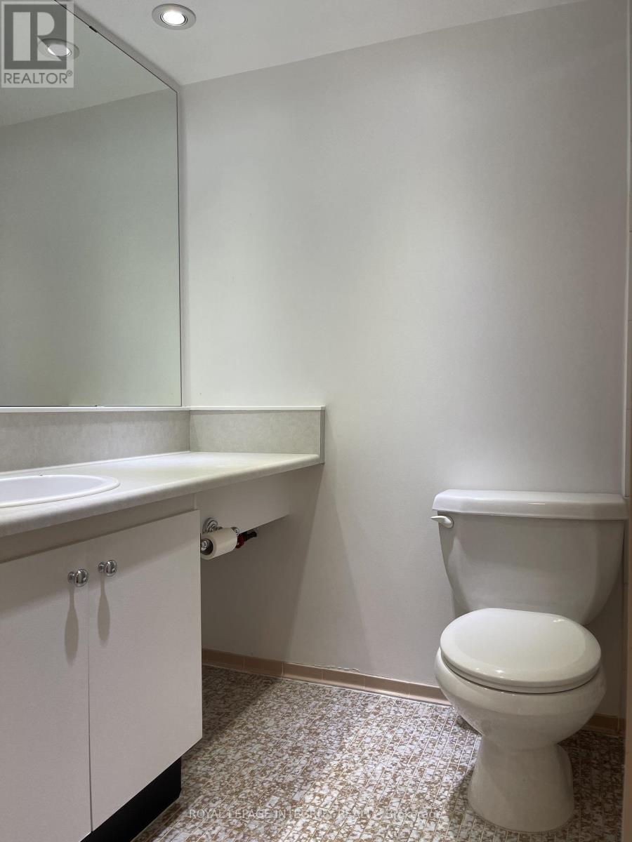 1006 - 71 Somerset Street W, Ottawa, Ontario  K2P 2G2 - Photo 9 - X12768844