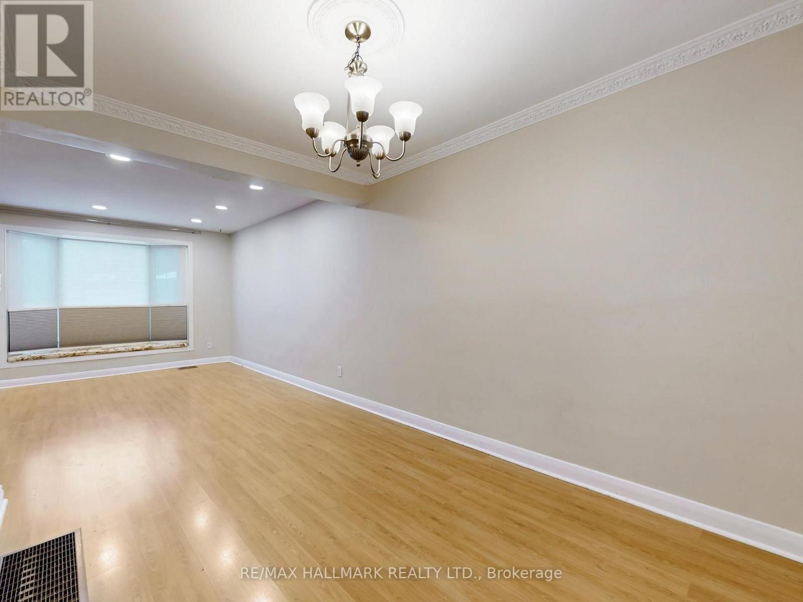 142 Barber Greene Road, Toronto, Ontario  M3C 2A6 - Photo 12 - C12663072