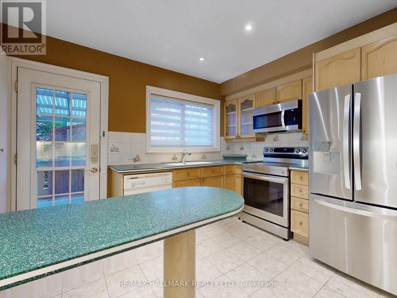 142 Barber Greene Road, Toronto, Ontario  M3C 2A6 - Photo 14 - C12663072