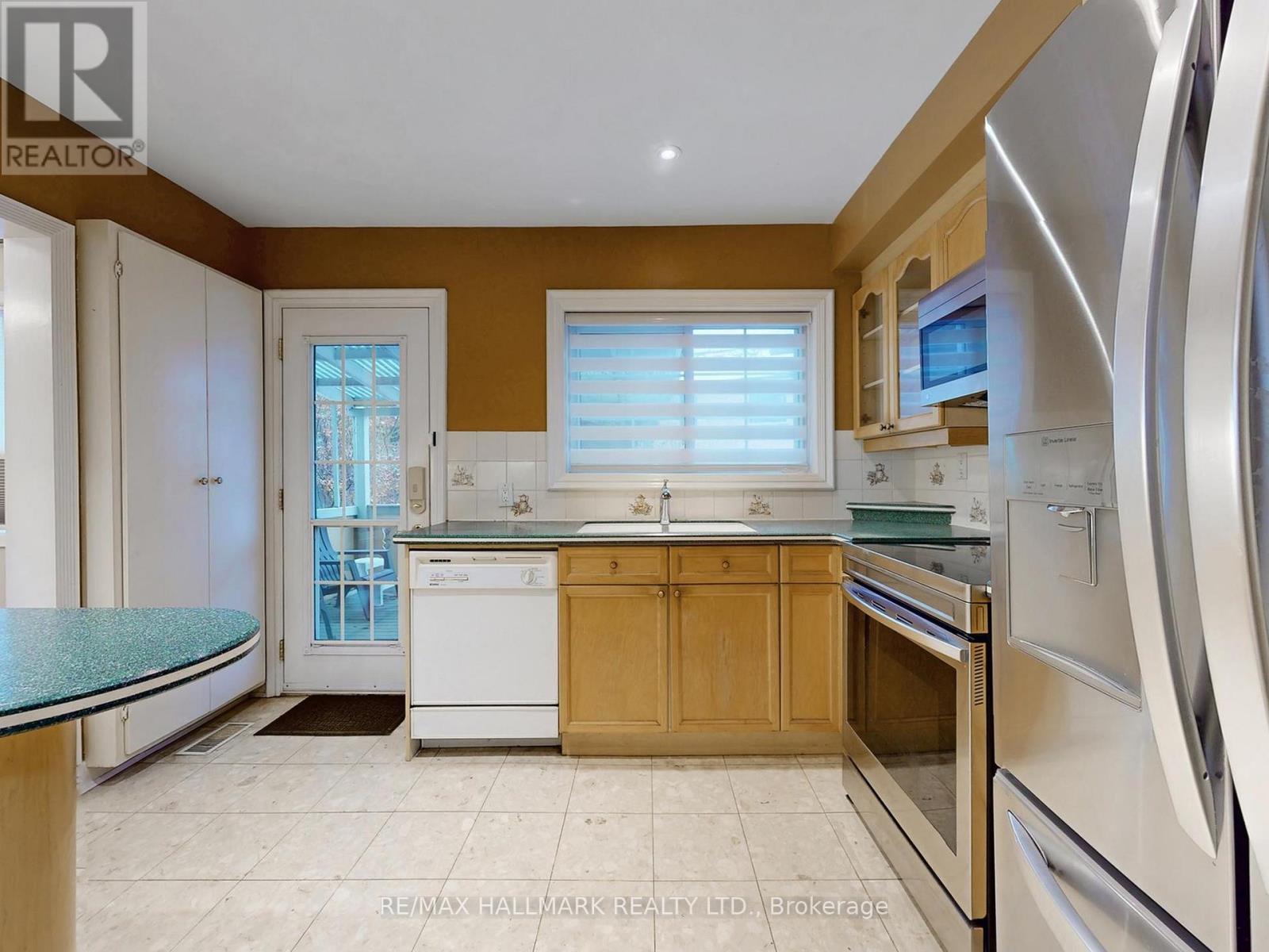 142 Barber Greene Road, Toronto, Ontario  M3C 2A6 - Photo 15 - C12663072