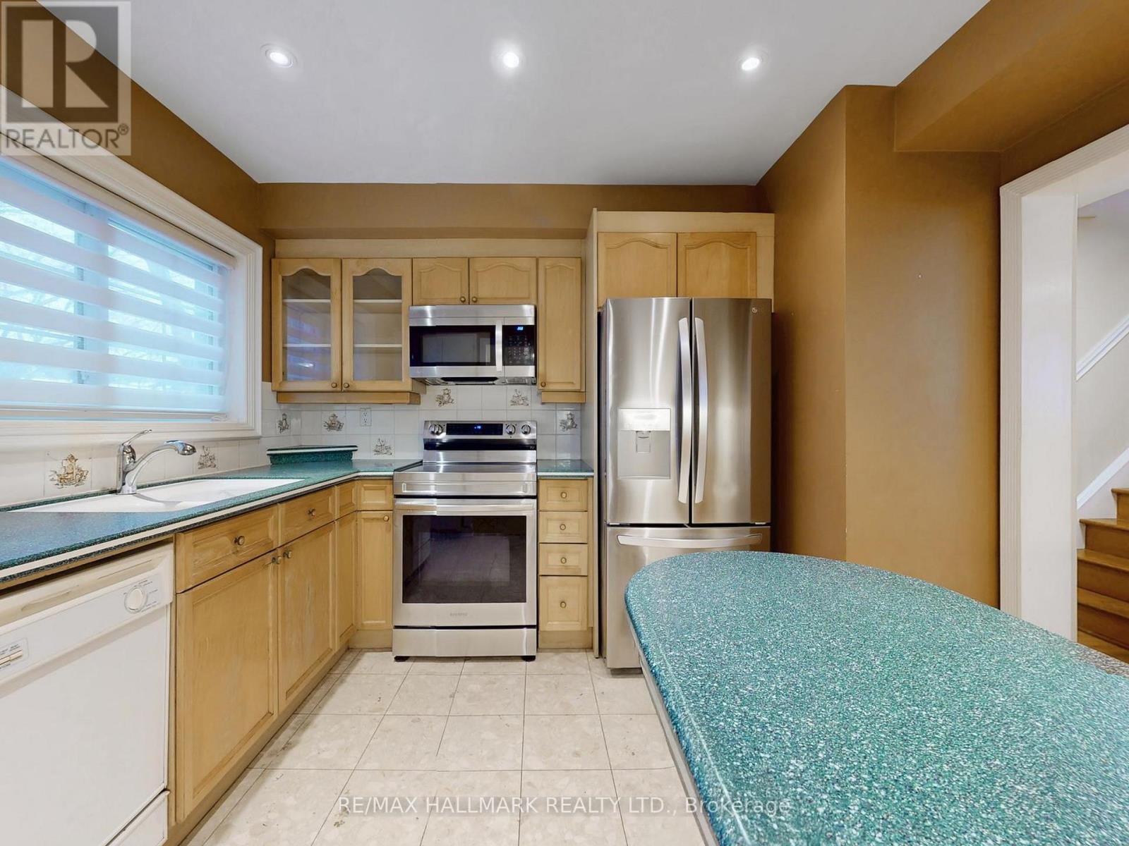 142 Barber Greene Road, Toronto, Ontario  M3C 2A6 - Photo 17 - C12663072