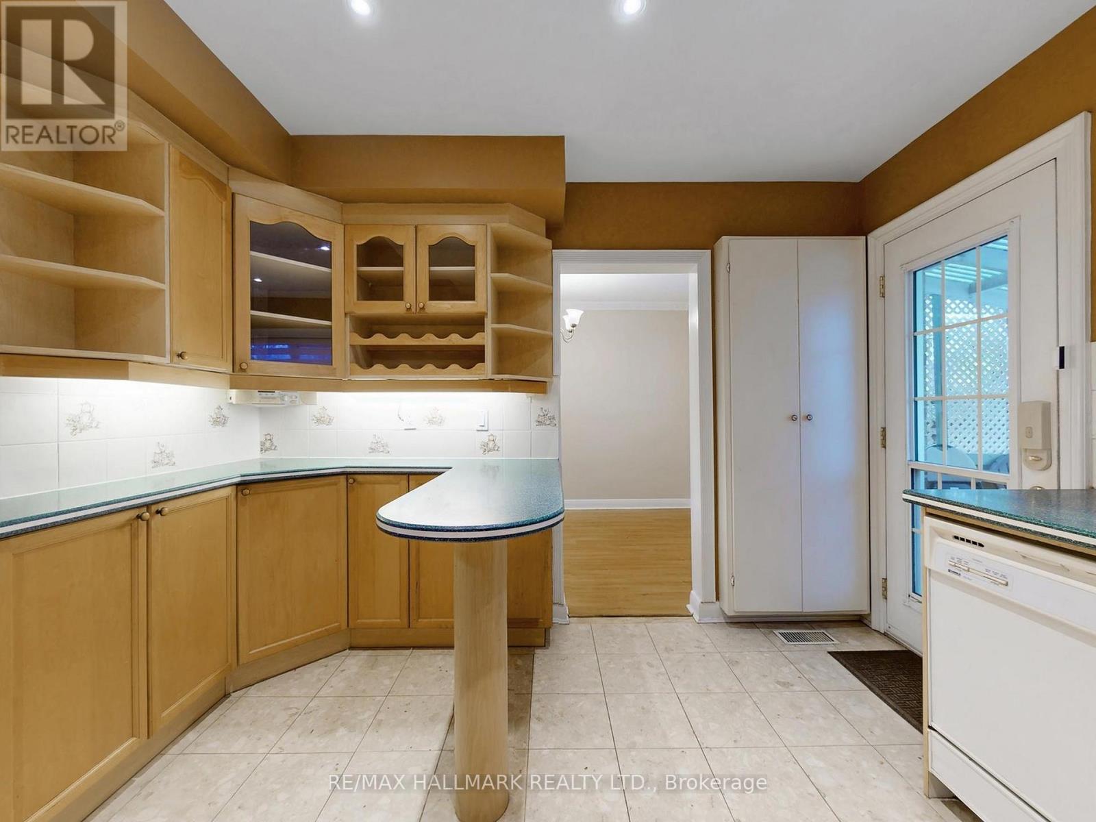 142 Barber Greene Road, Toronto, Ontario  M3C 2A6 - Photo 18 - C12663072