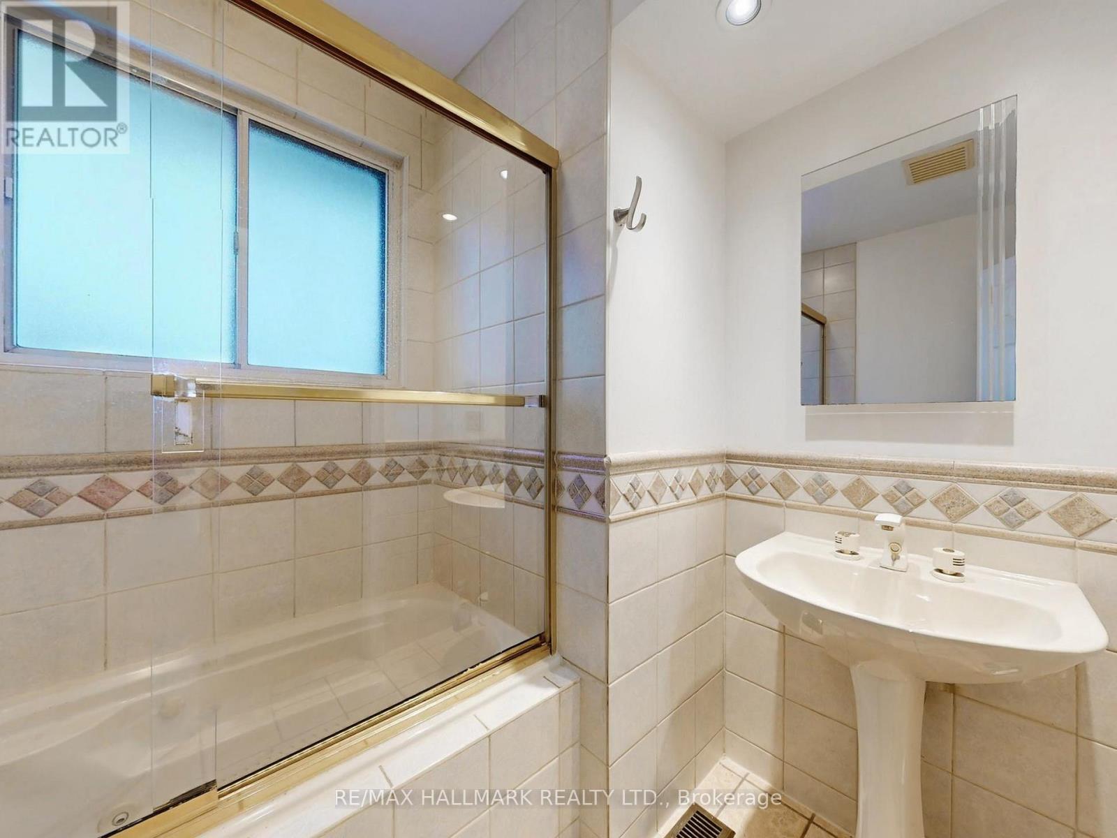 142 Barber Greene Road, Toronto, Ontario  M3C 2A6 - Photo 31 - C12663072