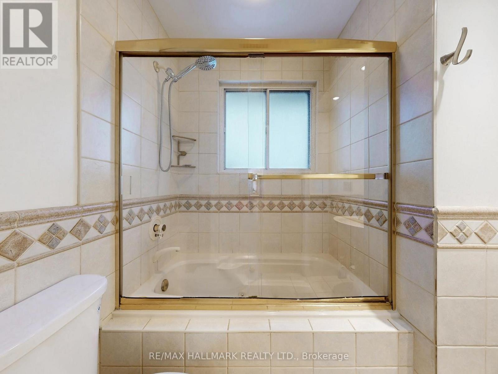 142 Barber Greene Road, Toronto, Ontario  M3C 2A6 - Photo 33 - C12663072