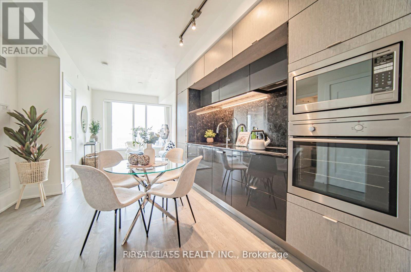 3908 - 10 York Street, Toronto (Waterfront Communities), Ontario  M5J 0E1 - Photo 4 - C12768772