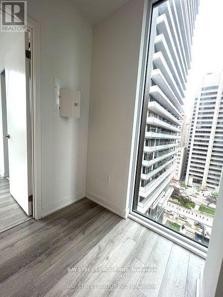 1203 - 238 Simcoe Street, Toronto (Kensington-Chinatown), Ontario  M5T 1T4 - Photo 12 - C12768810