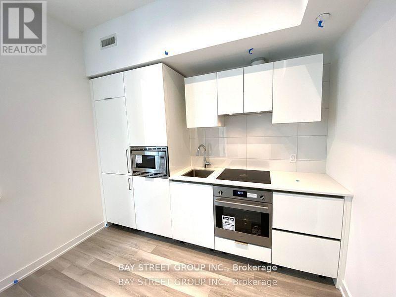 1203 - 238 Simcoe Street, Toronto (Kensington-Chinatown), Ontario  M5T 1T4 - Photo 2 - C12768810