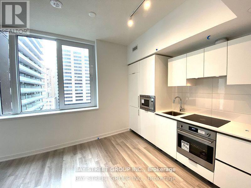 1203 - 238 Simcoe Street, Toronto (Kensington-Chinatown), Ontario  M5T 1T4 - Photo 5 - C12768810