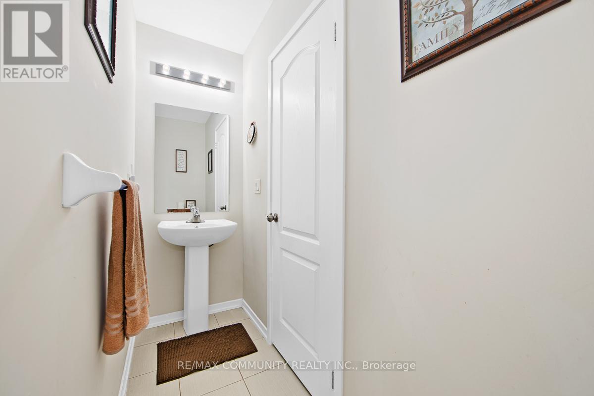 984 Kicking Horse Path, Oshawa (Mclaughlin), Ontario  L1J 0B4 - Photo 12 - E12768838