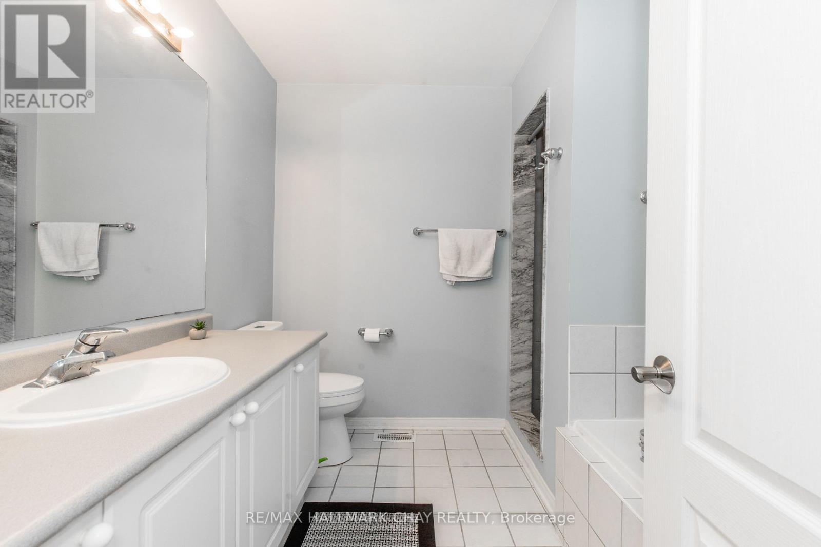 145 Millcliff Circle, Aurora (Aurora Grove), Ontario  L4G 7N8 - Photo 10 - N12768836