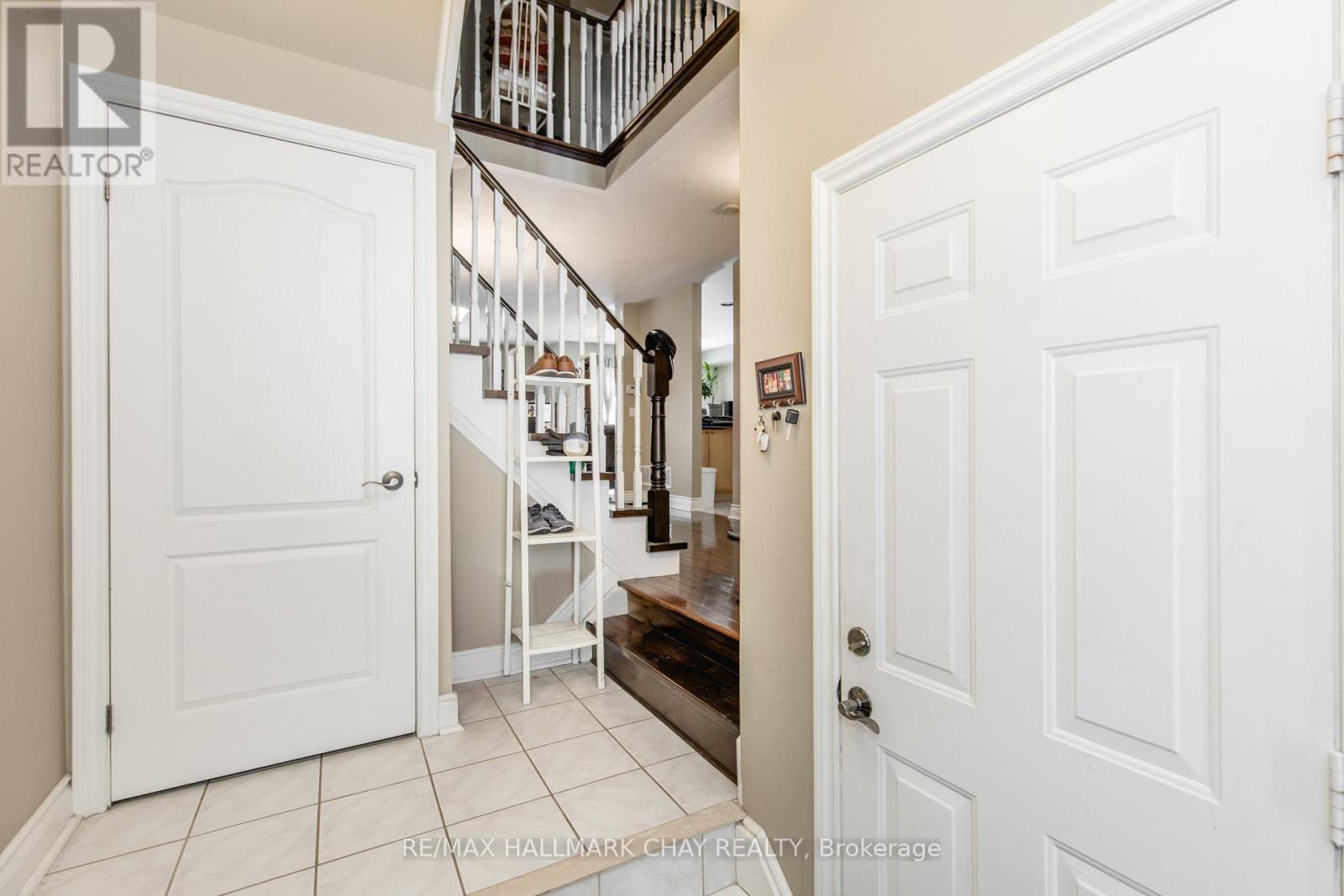 145 Millcliff Circle, Aurora (Aurora Grove), Ontario  L4G 7N8 - Photo 3 - N12768836