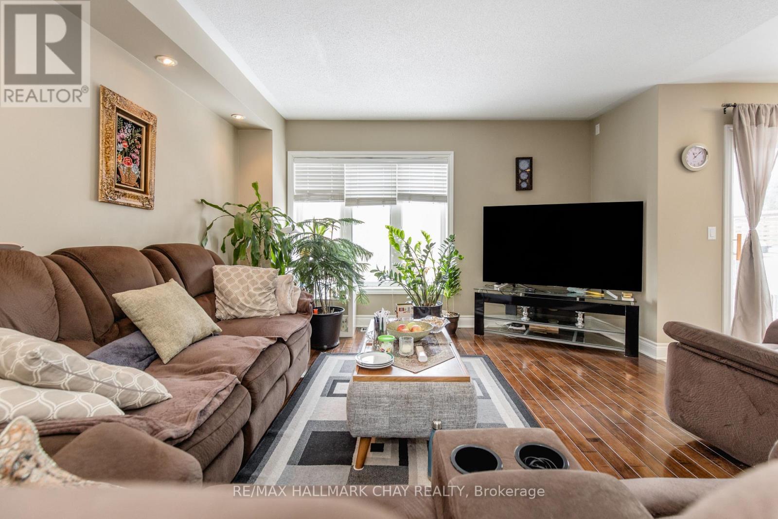 145 Millcliff Circle, Aurora (Aurora Grove), Ontario  L4G 7N8 - Photo 5 - N12768836