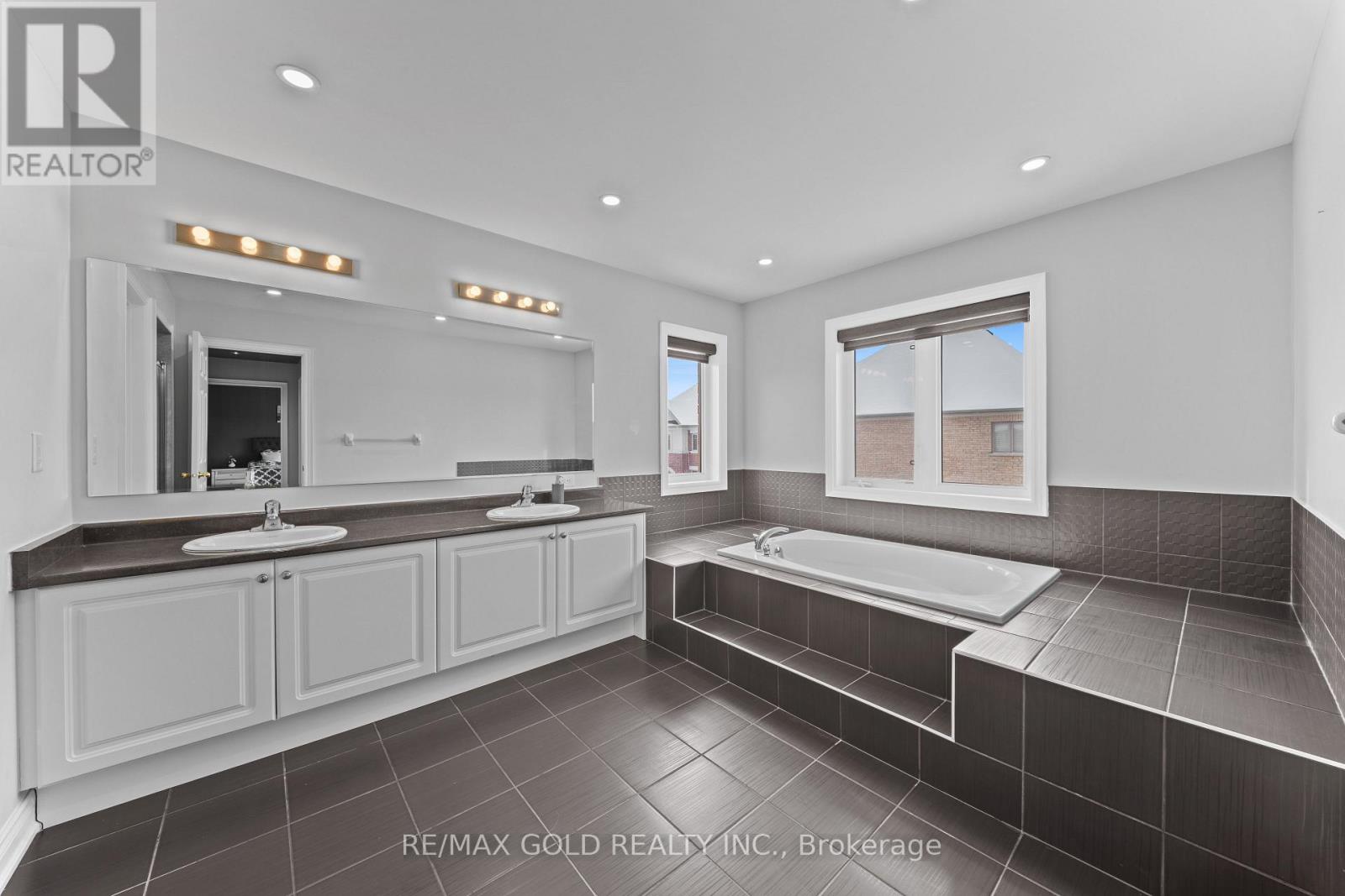 62 Bakersfield Road, Brampton (Vales Of Castlemore), Ontario  L6P 3Y5 - Photo 26 - W12766240